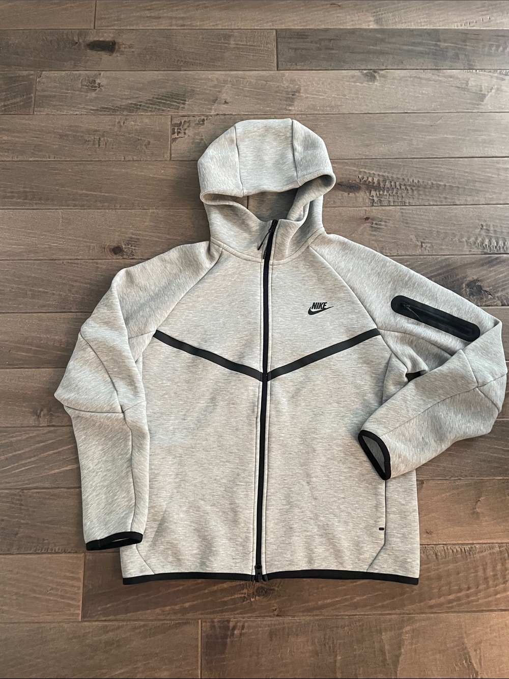 Nike Men’s Light Gray Full-Zip Performance Hoodie Jacket with Black Trim